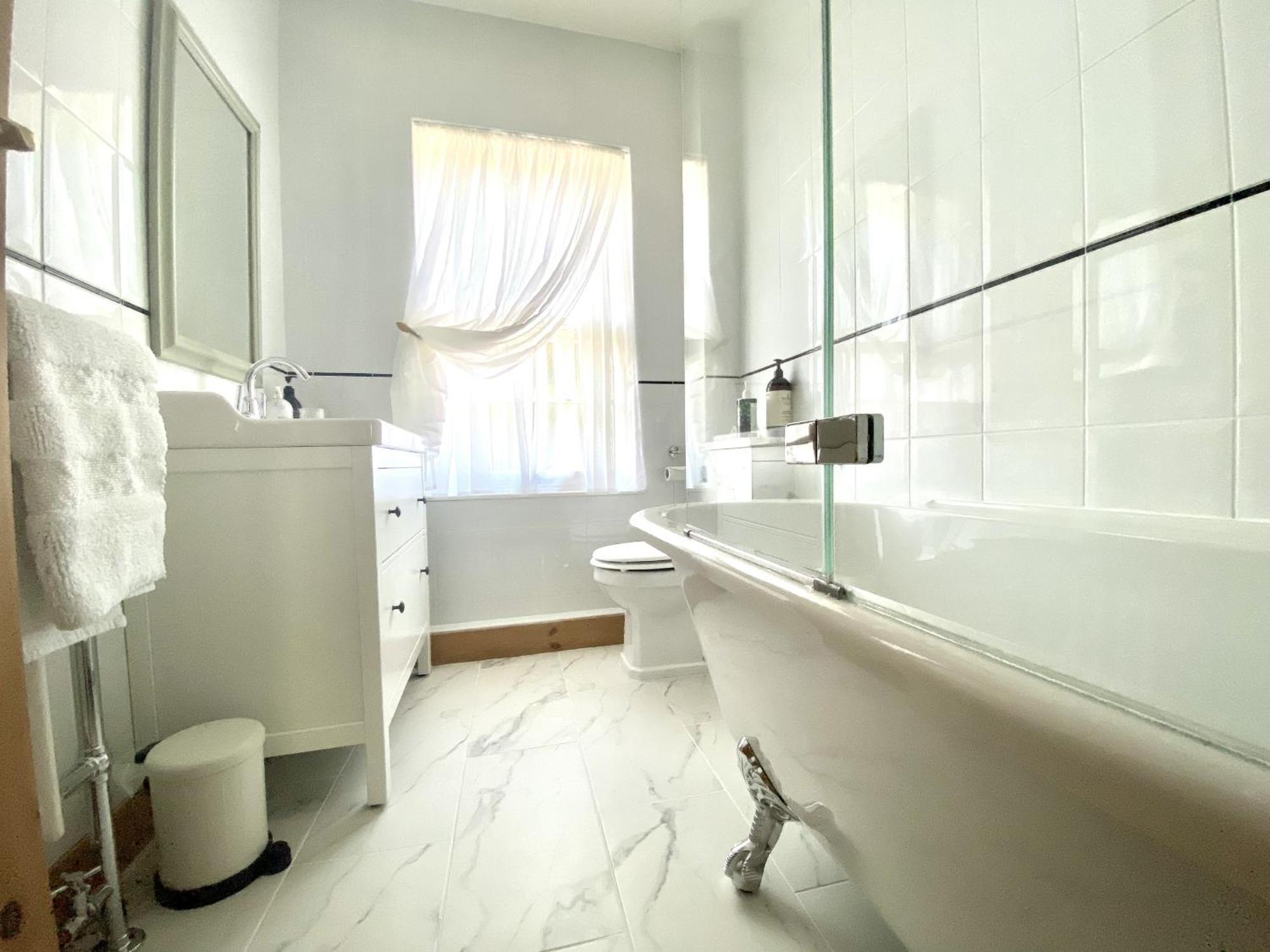 Green Cottages Sittingbourne Room photo